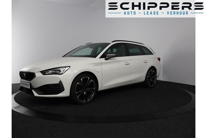 Wit Gebruikt 2021 Cupra Leon VZ Stationwagen | € 25.900 (Eerlijke prijs) - Afbeelding 1/4