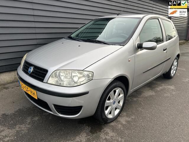 Grijs Gebruikt 2005 Fiat Punto Young Hatchback | € 2.145 (Eerlijke prijs) - Afbeelding 1/4