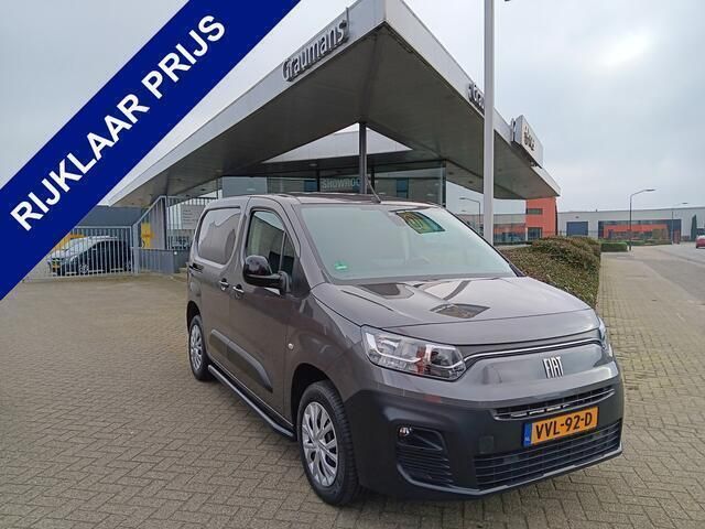 Grijs Gebruikt 2023 Fiat Doblò MPV | € 16.950 (Iets duurder) - Afbeelding 1/4