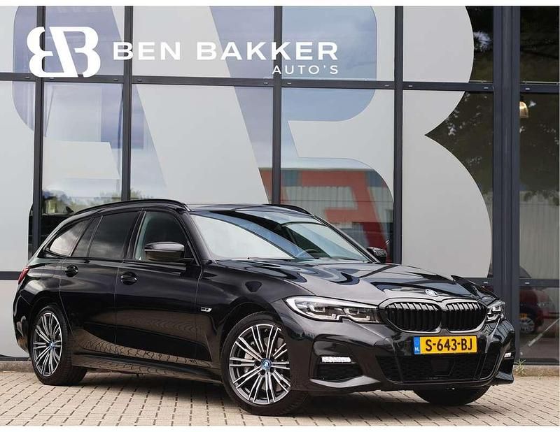 Zwart Gebruikt 2022 BMW 330e M Sport Stationwagen | € 32.900 (Super prijs) - Afbeelding 1/4