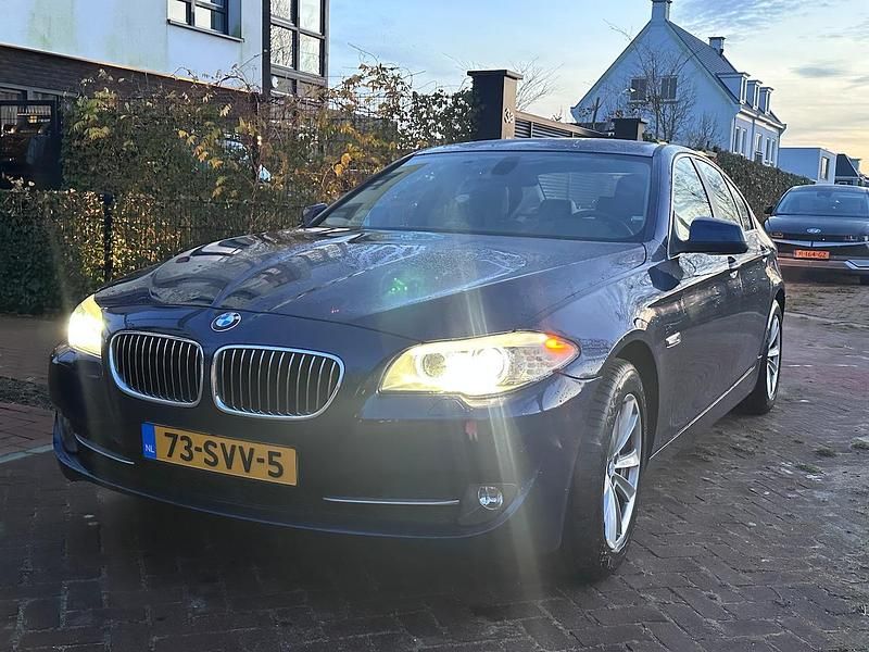 Blauw Occasion 2011 BMW 520 Sedan | € 13.500 - Afbeelding 1/4