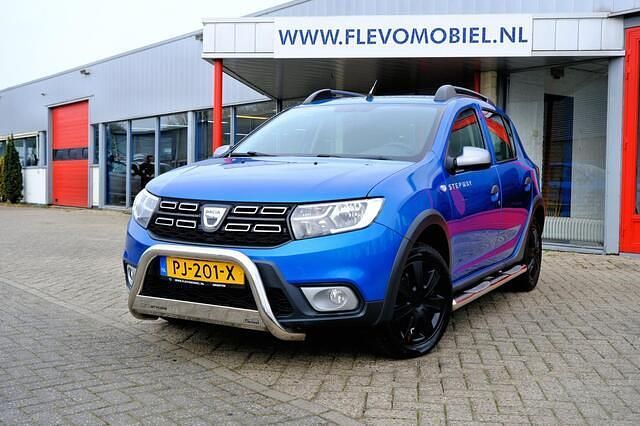 Blauw Occasion 2017 Dacia Sandero Stepway Hatchback | € 10.950 (Eerlijke prijs) - Afbeelding 1/4