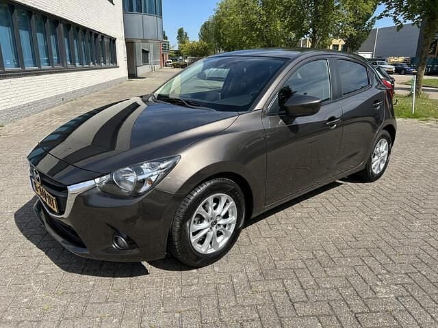 Bruin Gebruikt 2015 Mazda 2 Hatchback | € 9.995 (Eerlijke prijs) - Afbeelding 1/4