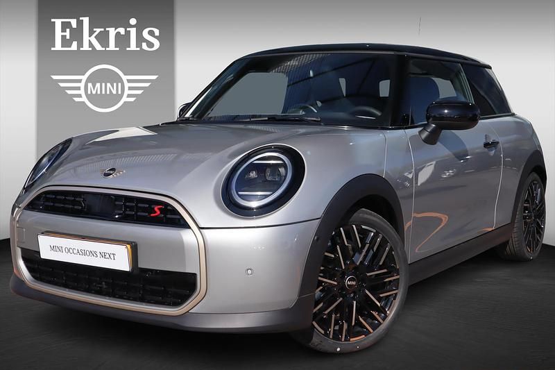 Grijs Occasion 2025 Mini Cooper S Favoured Hatchback | € 39.950 (Eerlijke prijs) - Afbeelding 1/4