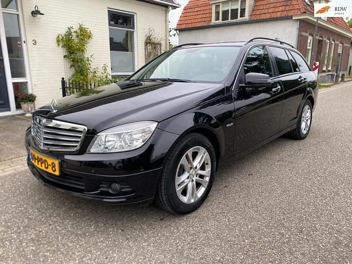 Zwart (metallic) Gebruikt 2010 Mercedes C180 Business Stationwagen | € 7.450 (Eerlijke prijs) - Afbeelding 1/4