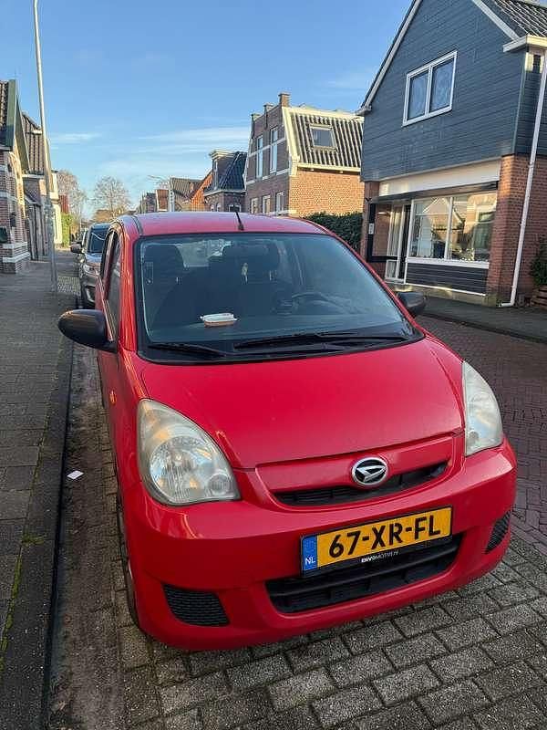 Rood Gebruikt 2007 Daihatsu Cuore Hatchback | € 1.500 (Eerlijke prijs) - Afbeelding 1/4