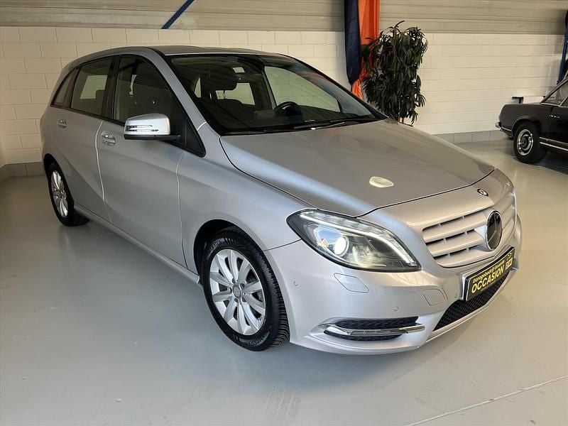 Grijs Gebruikt 2014 Mercedes B180 MPV | € 12.950 (Eerlijke prijs) - Afbeelding 1/4