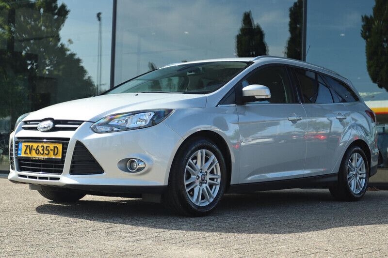 Grijs, metallic lak Gebruikt 2013 Ford Focus Titanium Stationwagen | € 8.900 (Eerlijke prijs) - Afbeelding 1/4