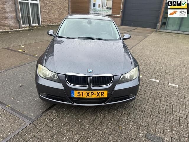 Grijs Gebruikt 2007 BMW 318 Sedan | € 2.450 (Super prijs) - Afbeelding 1/4