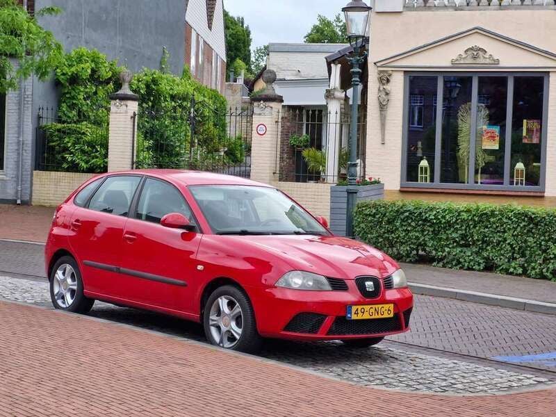 Rood Gebruikt 2008 Seat Ibiza Hatchback | € 2.750 (Goede deal) - Afbeelding 1/4