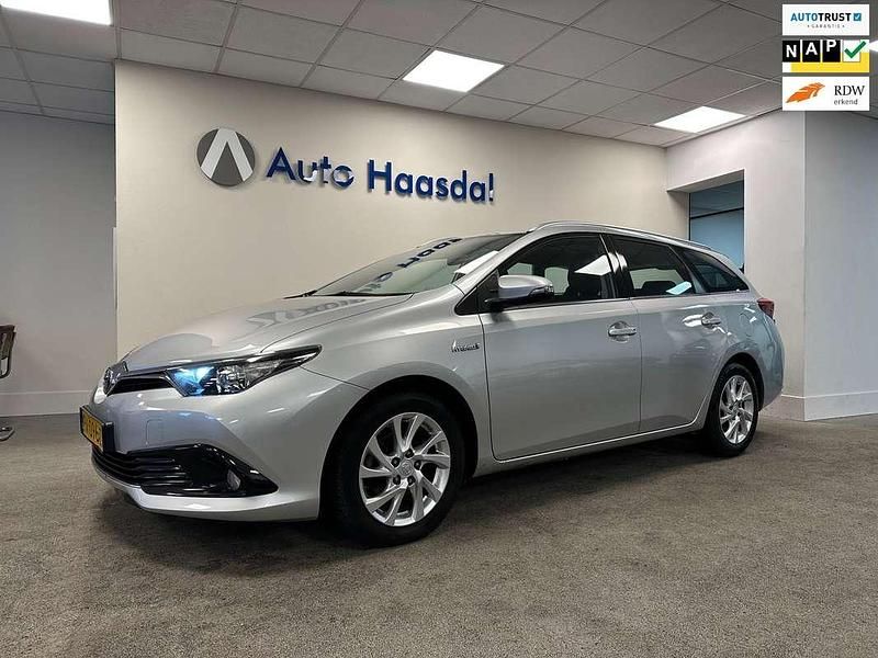 Grijs Occasion 2017 Toyota Auris Touring Sports Stationwagen | € 12.990 (Eerlijke prijs) - Afbeelding 1/4