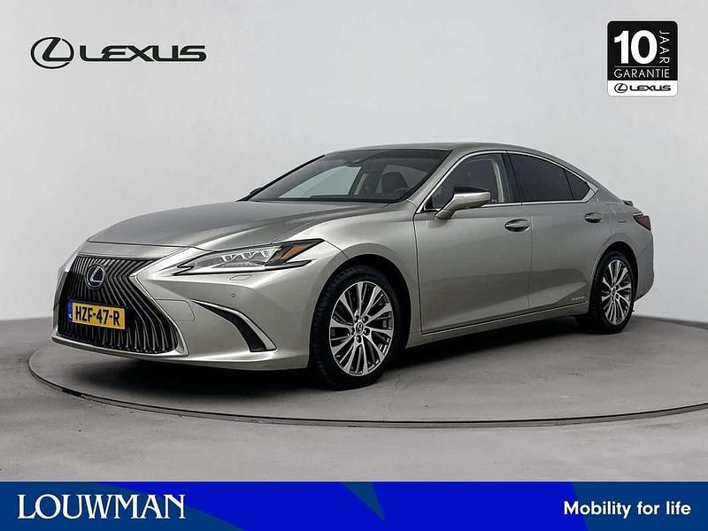 Grijs, metallic lak Gebruikt 2021 Lexus ES300 Executive Line Sedan | € 39.950 (Duur) - Afbeelding 1/3