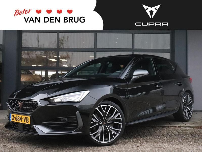 Zwart Gebruikt 2024 Cupra Leon VZ Hatchback | € 31.400 (Eerlijke prijs) - Afbeelding 1/4