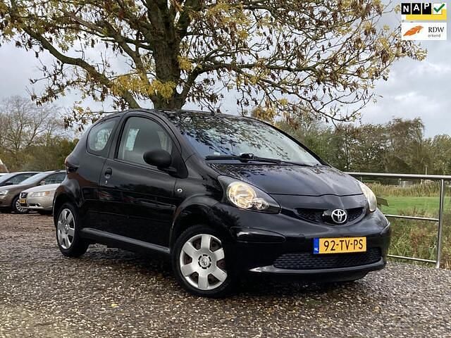 Zwart Gebruikt 2007 Toyota Aygo Hatchback | € 3.450 (Eerlijke prijs) - Afbeelding 1/4