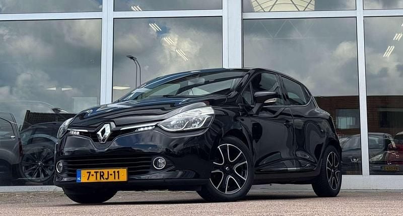 Zwart (metallic) Gebruikt 2014 Renault Clio IV Dynamique Hatchback | € 6.244 (Eerlijke prijs) - Afbeelding 1/3