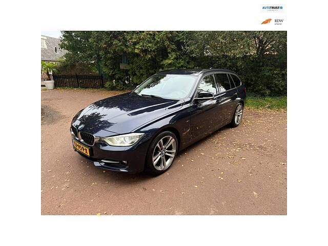 Blauw Gebruikt 2015 BMW 320 Executive Stationwagen | € 12.495 (Goede deal) - Afbeelding 1/4