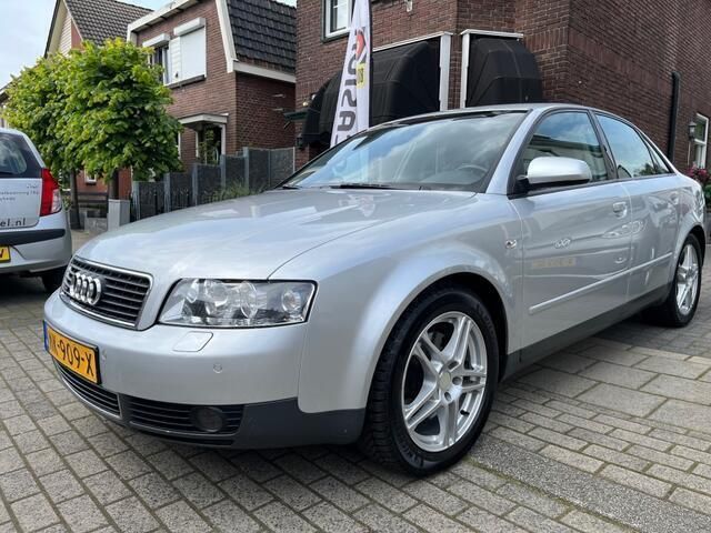 Grijs Occasion 2001 Audi A4 Exclusive Sedan | € 4.900 (Eerlijke prijs) - Afbeelding 1/4