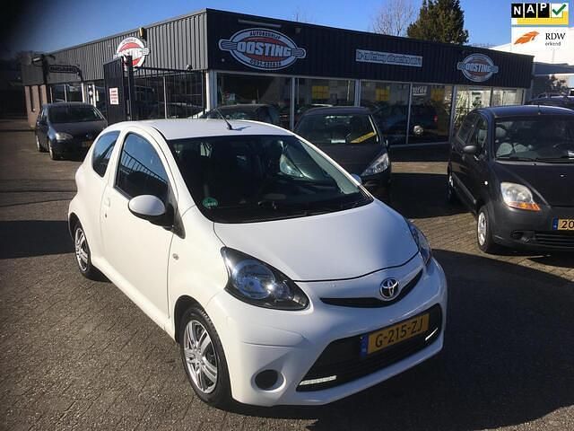 Wit Gebruikt 2012 Toyota Aygo Hatchback | € 4.999 (Eerlijke prijs) - Afbeelding 1/4