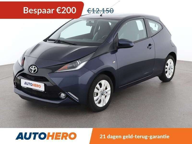 Blauw Gebruikt 2017 Toyota Aygo X-play Hatchback | € 11.549 (Eerlijke prijs) - Afbeelding 1/3