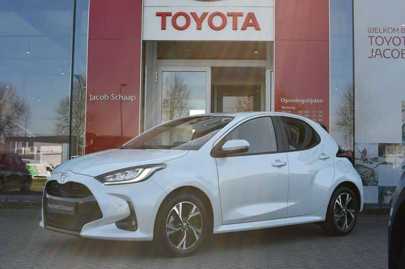 Wit, metallic lak Gebruikt 2024 Toyota Yaris Edition Hatchback | € 26.999 (Goede deal) - Afbeelding 1/4