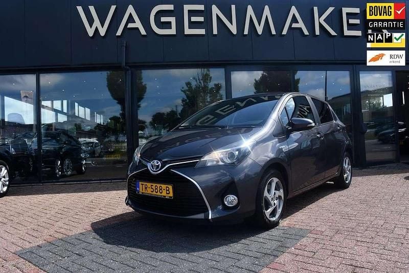 Zwart, metallic lak Gebruikt 2016 Toyota Yaris Hybrid Hatchback | € 13.450 (Goede deal) - Afbeelding 1/4