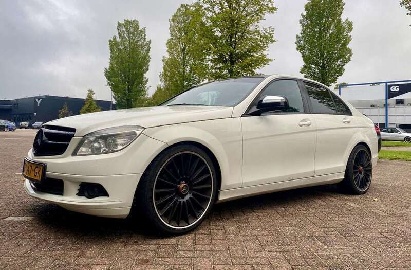 Wit Gebruikt 2008 Mercedes C180 Sedan | € 7.950 - Afbeelding 1/4
