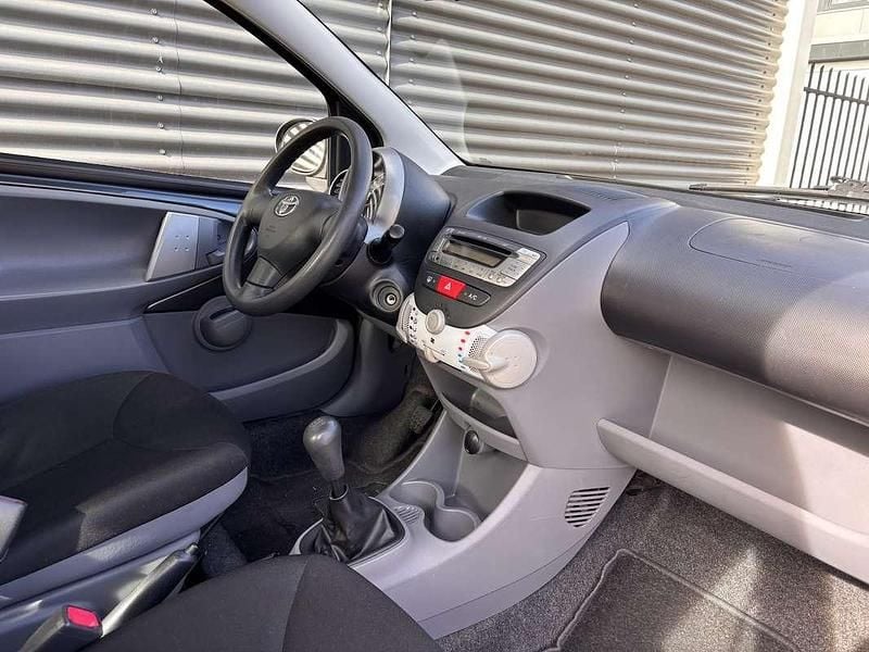 Occasion Toyota Aygo 68 PK (50 kW) 2012 Grijs Hatchback