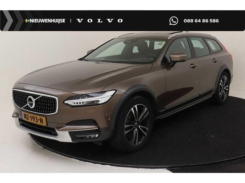 Bruin Occasion 2017 Volvo V90 CC Pro Stationwagen | € 35.894 (Duur) - Afbeelding 1/3
