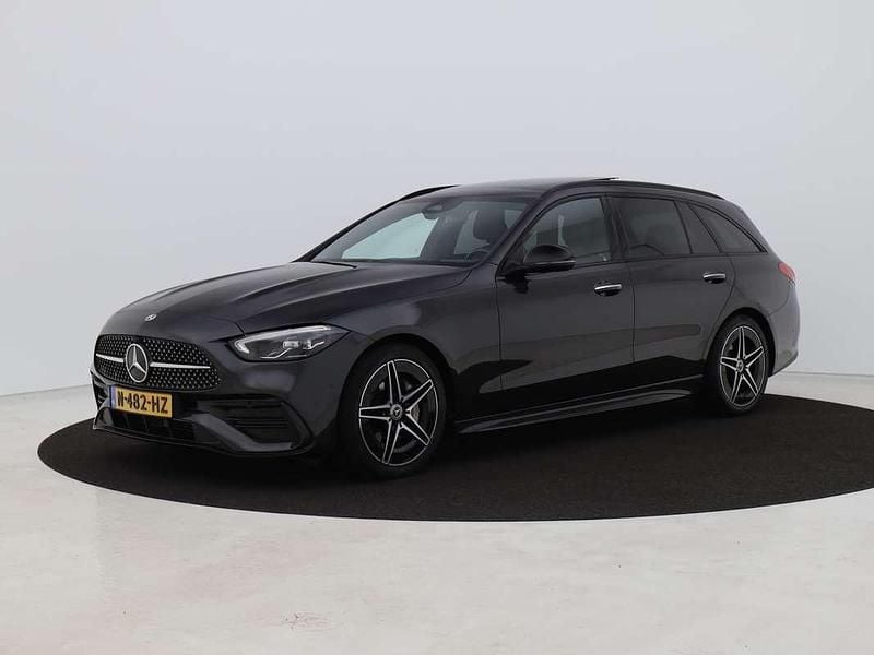 Grijs (metallic) Gebruikt 2021 Mercedes C200 AMG line Stationwagen | € 38.500 (Eerlijke prijs) - Afbeelding 1/4