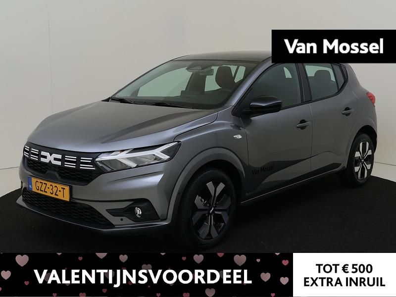 Grijs Occasion 2025 Dacia Sandero Expression Hatchback | € 20.935 (Goede deal) - Afbeelding 1/4