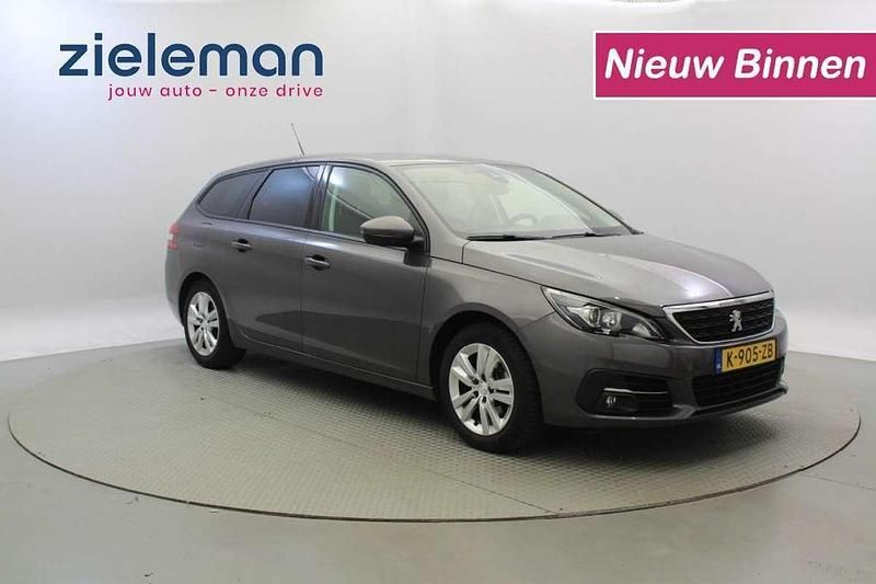 Grijs Gebruikt 2021 Peugeot 308 Active Stationwagen | € 11.845 (Eerlijke prijs) - Afbeelding 1/4