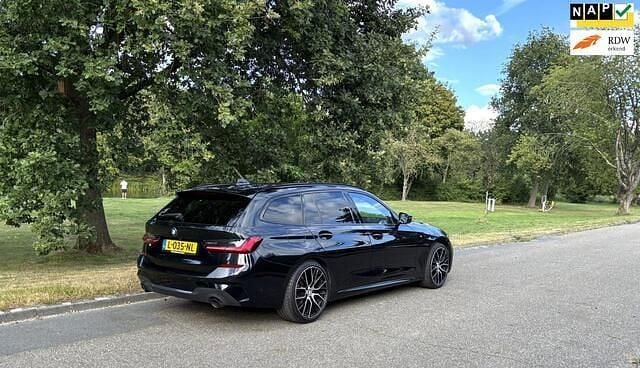 Zwart Gebruikt 2021 BMW 320 M Sport Stationwagen | € 20.750 (Goede deal) - Afbeelding 1/4
