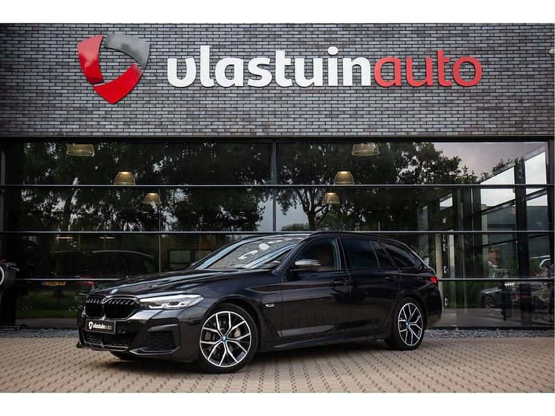 Zwart Gebruikt 2022 BMW 530 Stationwagen | € 33.950 (Goede deal) - Afbeelding 1/4