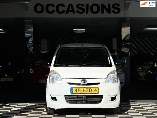 Wit Gebruikt 2009 Daihatsu Cuore Hatchback | € 899 (Goede deal) - Afbeelding 1/4