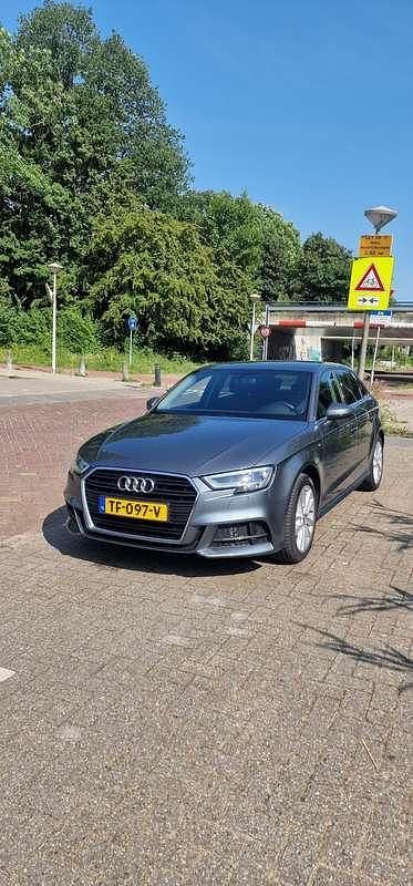 Grijs Gebruikt 2016 Audi A3 Sportback S-Line Hatchback | € 12.950 (Goede deal) - Afbeelding 1/4