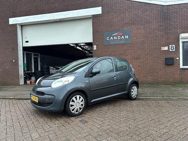 Grijs (metallic) Occasion 2005 Citroën C1 Hatchback | € 1.849 (Eerlijke prijs) - Afbeelding 1/4
