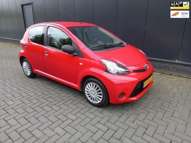 Rood Gebruikt 2012 Toyota Aygo Hatchback | € 3.450 (Super prijs) - Afbeelding 1/4