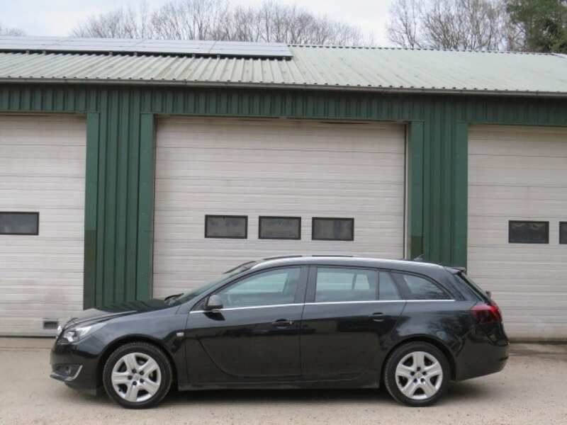 Zwart, metallic lak Gebruikt 2014 Opel Insignia Hatchback | € 5.450 (Eerlijke prijs) - Afbeelding 1/4