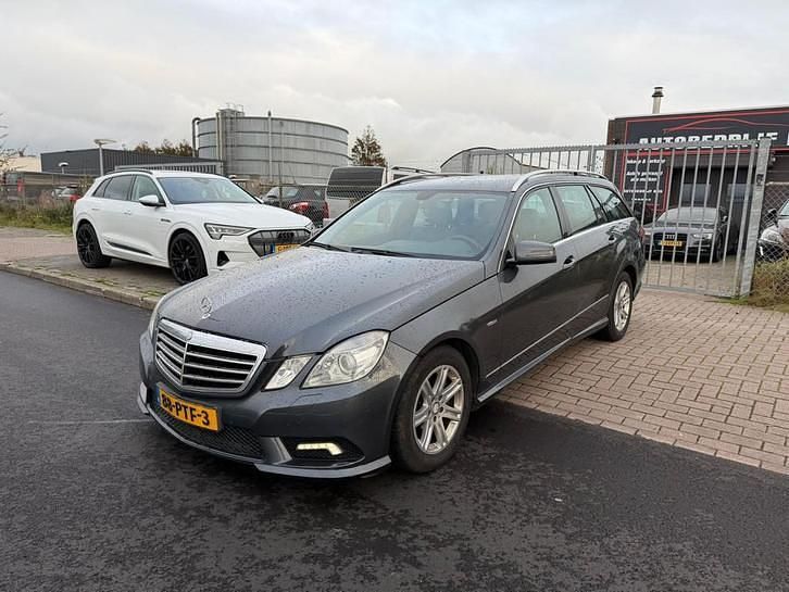 Grijs Occasion 2011 Mercedes E200 Business Stationwagen | € 4.450 (Goede deal) - Afbeelding 1/4