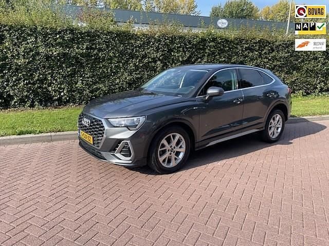 Grijs Gebruikt 2022 Audi Q3 Sportback S-Line SUV | € 39.950 (Goede deal) - Afbeelding 1/4