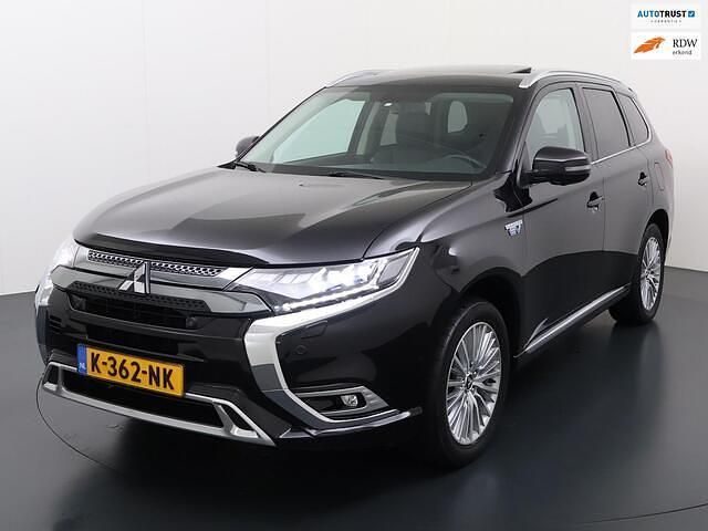 Zwart Gebruikt 2021 Mitsubishi Outlander Intense+ SUV | € 20.950 - Afbeelding 1/4