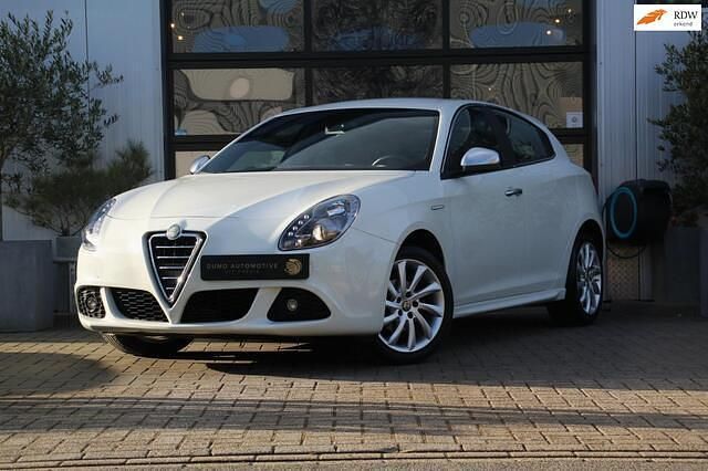 Hatchback Occasion 2012 Alfa Romeo Giulietta Super Hatchback | € 12.385 (Duur) - Afbeelding 1/4