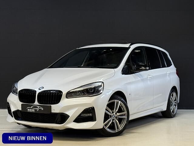 Wit Gebruikt 2019 BMW 218 Executive Stationwagen | € 19.900 (Iets duurder) - Afbeelding 1/4