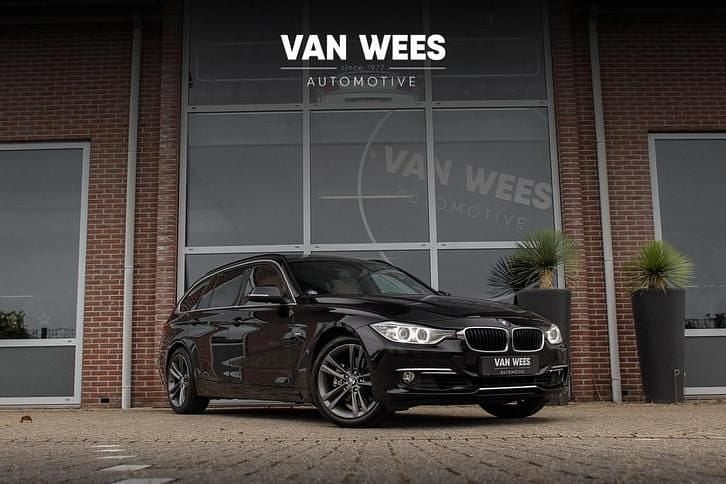 Zwart Occasion 2012 BMW 328 Luxury Line Stationwagen | € 12.450 (Eerlijke prijs) - Afbeelding 1/3