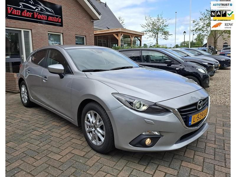 Grijs Gebruikt 2015 Mazda 3 Hatchback | € 11.950 (Eerlijke prijs) - Afbeelding 1/4