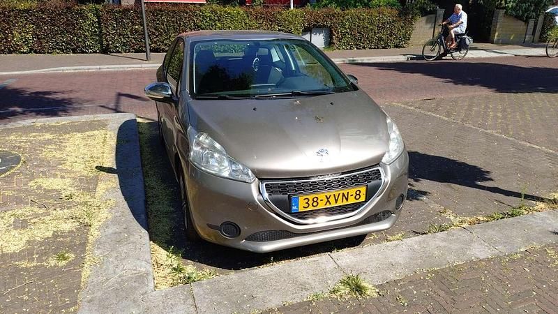 Brons Gebruikt 2012 Peugeot 208 Active Hatchback | € 2.150 - Afbeelding 1/4