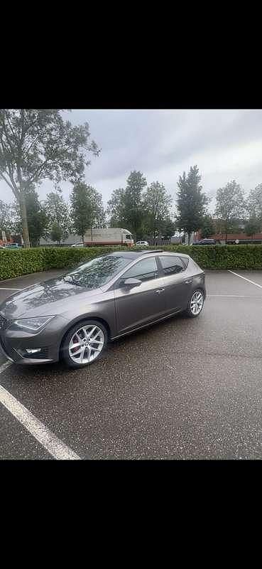 Grijs Gebruikt 2014 Seat Leon FR Stationwagen | € 9.200 (Eerlijke prijs) - Afbeelding 1/4