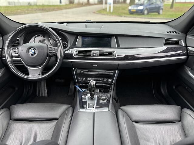 Occasion BMW 550 Executive 409 PK (300 kW) 2011 Zwart Hatchback