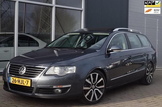 Grijs Occasion 2009 VW Passat Highline Stationwagen | € 3.999 (Goede deal) - Afbeelding 1/4