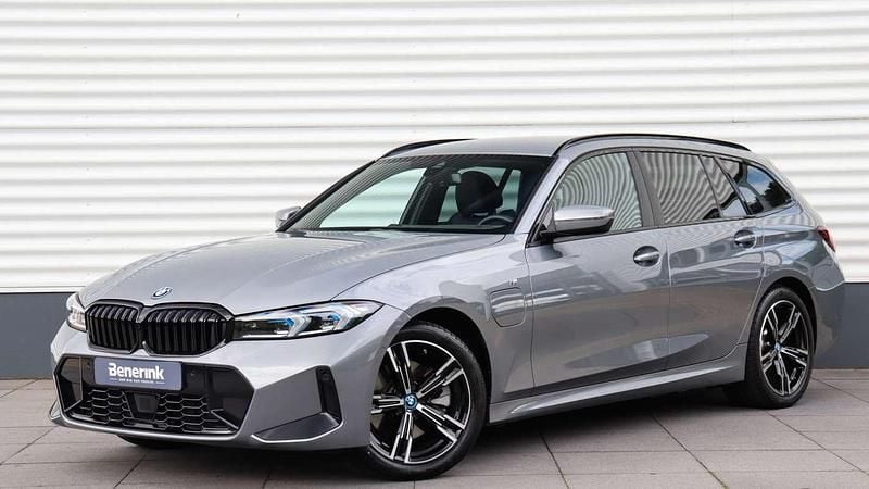 Grijs Gebruikt 2023 BMW 330 M Sport Stationwagen | € 44.950 (Eerlijke prijs) - Afbeelding 1/4
